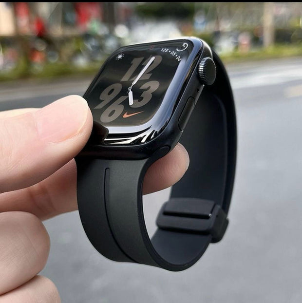 APPLE SERIES 9 WATCH WITH MAGNETIC STRAP